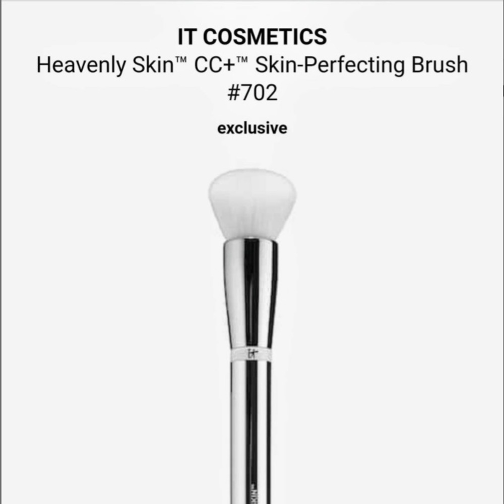 It cosmetics brush #702